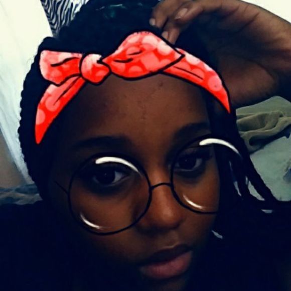 Meet your Posher, Ebonie - Picture 1 of 1